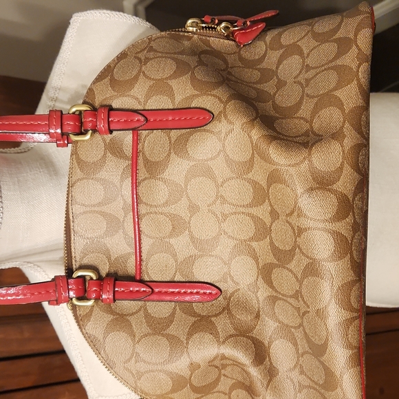 Coach - Picture 4 of 8